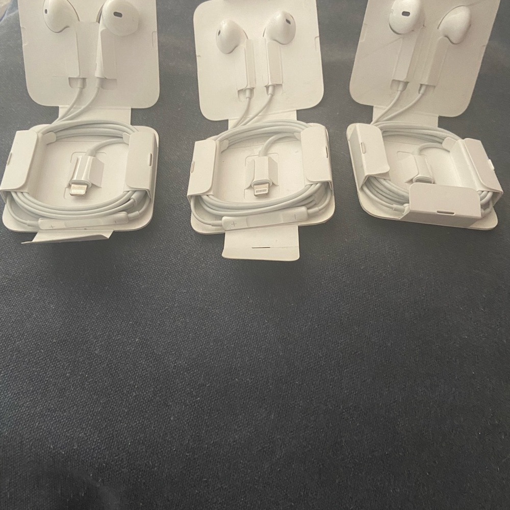3 pair Apple earbuds. - Picture 2 of 3